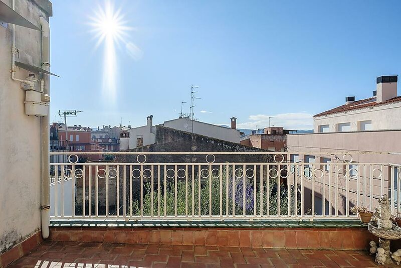 Ático muy soleado con 2 terrazas en el centro de Llagostera