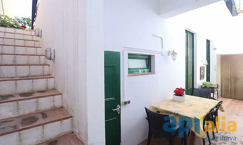 Descubre el encanto y la tranquilidad de la Costa Brava en nuestra hermosa casa de pueblo en San Feliu de Guíxols.