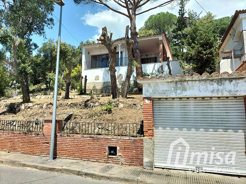 Opportunité unique : maison de 2 chambres avec grand potentiel dans Calonge.