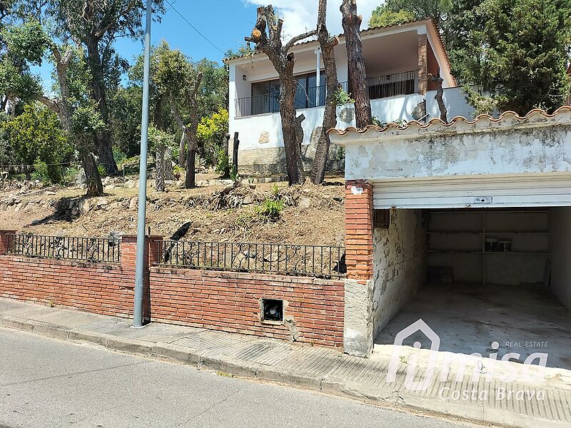 Opportunité unique : maison de 2 chambres avec grand potentiel dans Calonge.