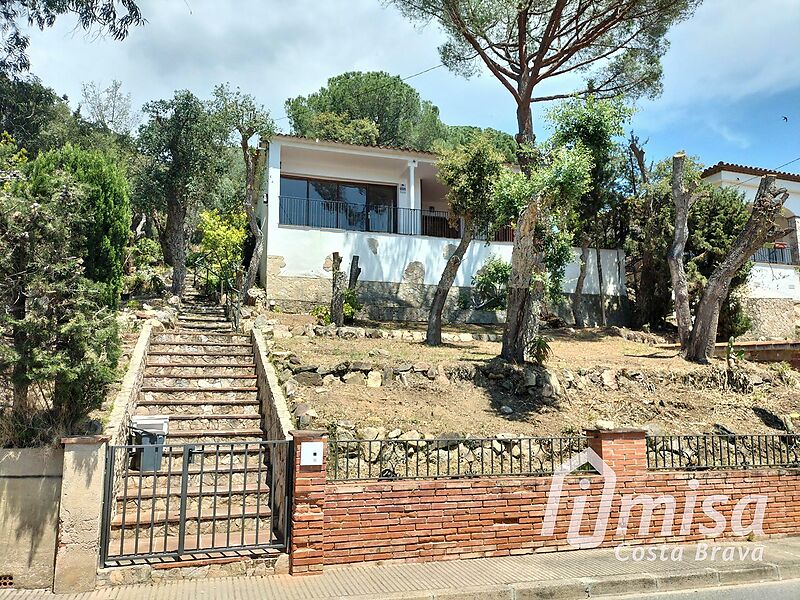 Opportunité unique : maison de 2 chambres avec grand potentiel dans Calonge.