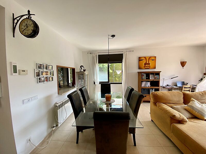 Casa adosada en Palamós, con piscina comunitaria,  zona tranquila y pocos pasos de todos los servicios