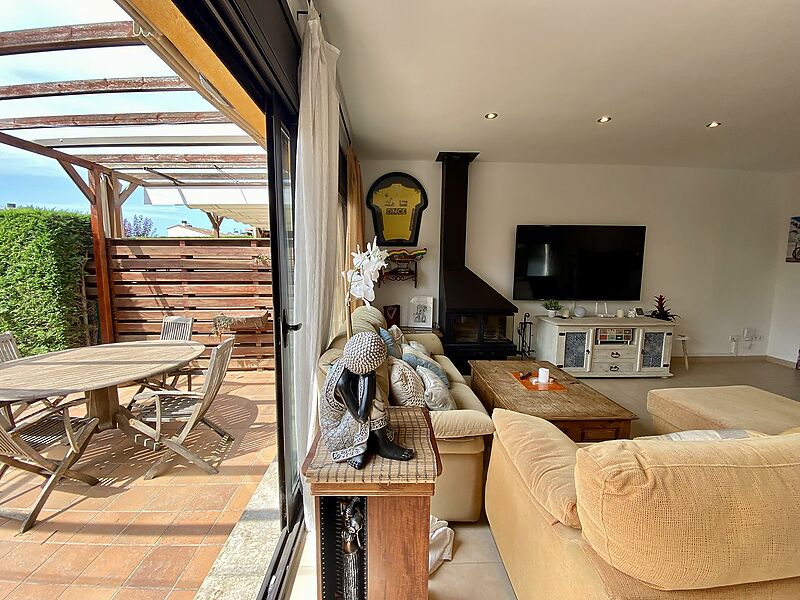 Casa adosada en Palamós, con piscina comunitaria,  zona tranquila y pocos pasos de todos los servicios
