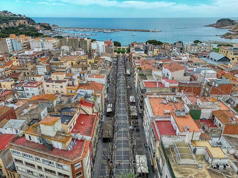 Great apartment in Sant Feliu de Guíxols... 118m ! Interested? Keep reading