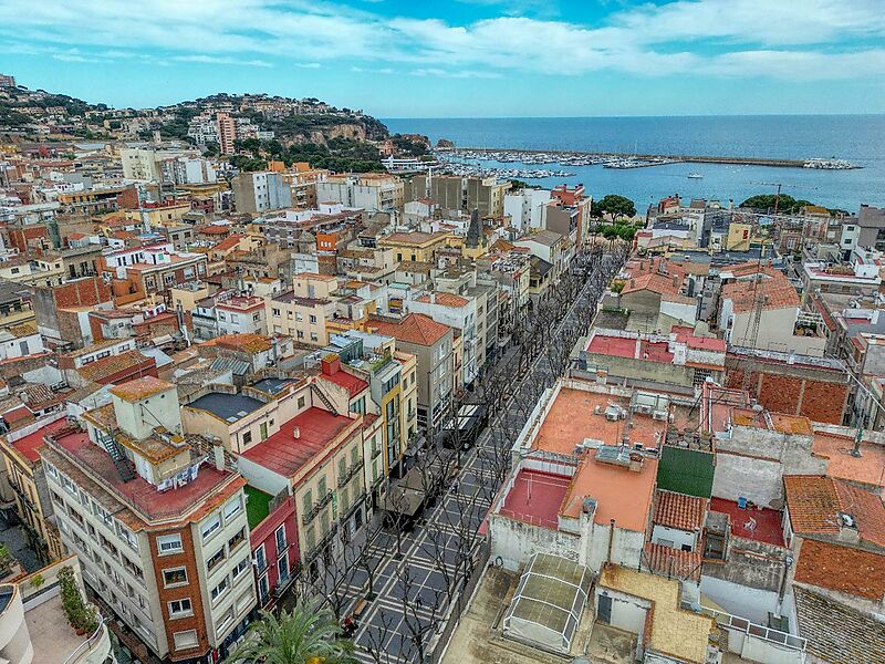Great apartment in Sant Feliu de Guíxols... 118m ! Interested? Keep reading