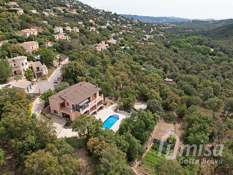 Casa impresionante con gran parcela y vistas espectaculares en ubicación muy tranquila cerca de Calonge