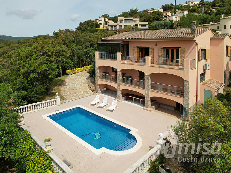 Casa impresionante con gran parcela y vistas espectaculares en ubicación muy tranquila cerca de Calonge