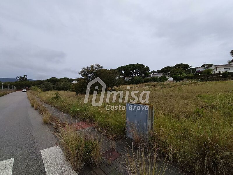 Proyecto de casa de obra nueva con permisos en urbanización de Calonge