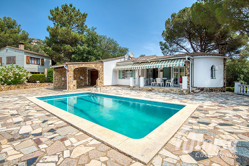 Encantador xalet amb piscina a a prop del mar i el golf a Calonge, Costa Brava