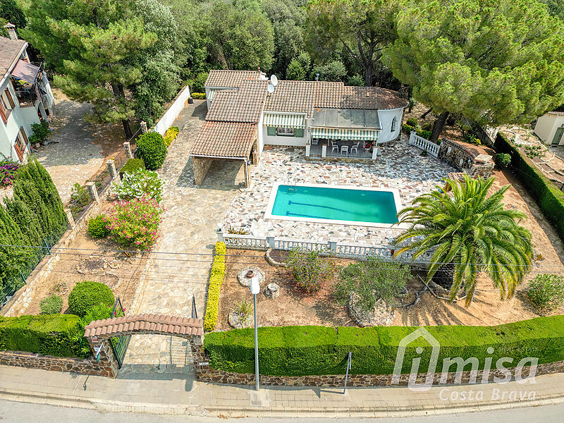 Encantador xalet amb piscina a a prop del mar i el golf a Calonge, Costa Brava
