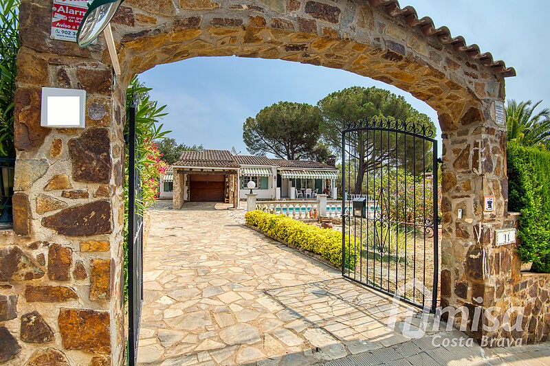 Charmante villa de 3 chambres avec piscine à Calonge, Costa Brava - près de la mer et du golf !