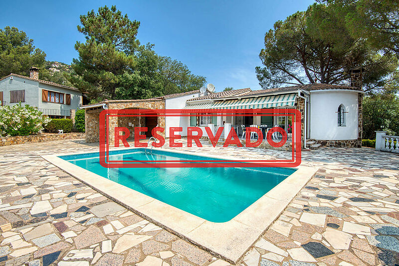 Encantador xalet amb piscina a a prop del mar i el golf a Calonge, Costa Brava