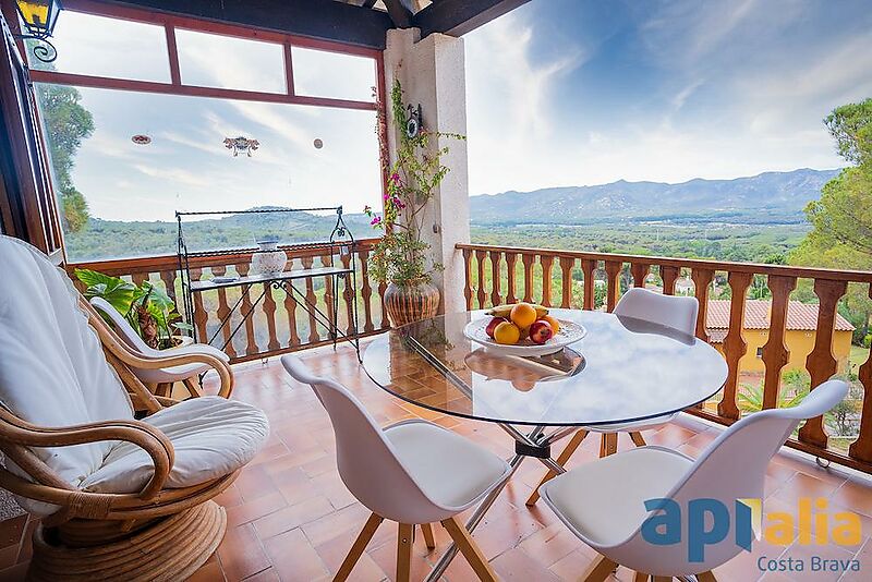 Traditional-style spacious bungalow with views in Bell-Lloch, Santa Cristina d'Aro