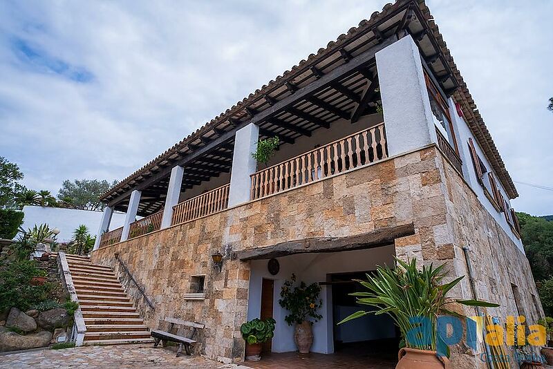 Casa muy amplia situada en la urbanización Bell-lloch, en Santa Cristina d'Aro