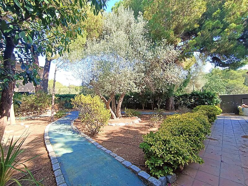 Acollidora casa unifamiliar amb jardí a Puig Ses Forques