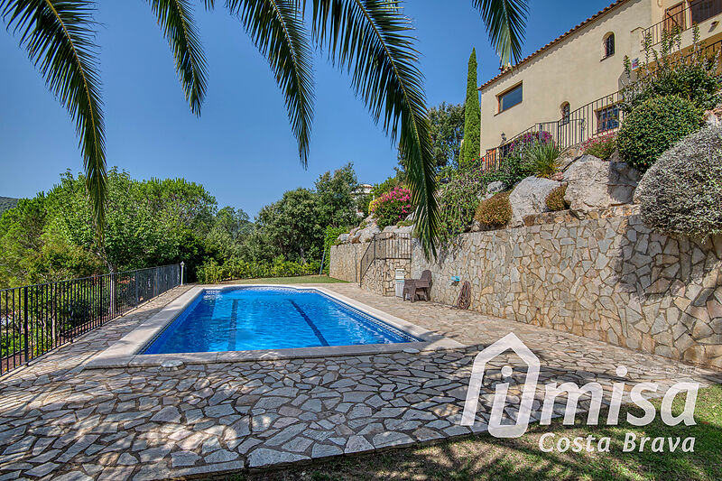 Casa única amb piscina i magnífiques vistes obertes