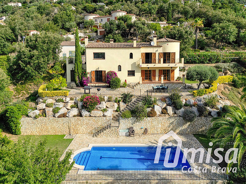 Einzigartiges Haus mit Pool und herrlicher freier Aussicht