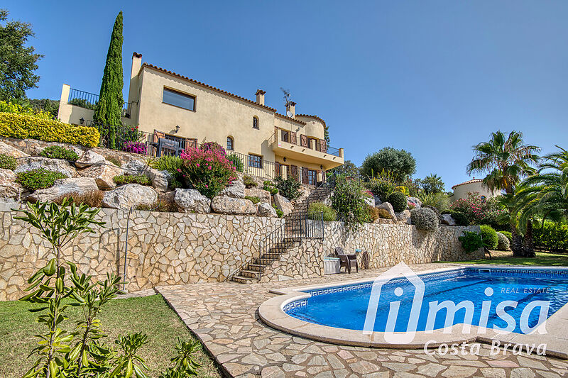 Einzigartiges Haus mit Pool und herrlicher freier Aussicht