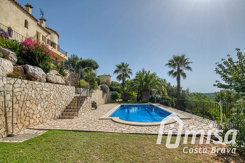 Casa única amb piscina i magnífiques vistes obertes