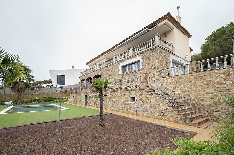 Lovely villa with a pool and a short distance from the beach in Sant Antoni de Calonge