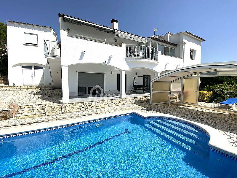 Big house with panoramic sea and mountain view and big pool 5x10m