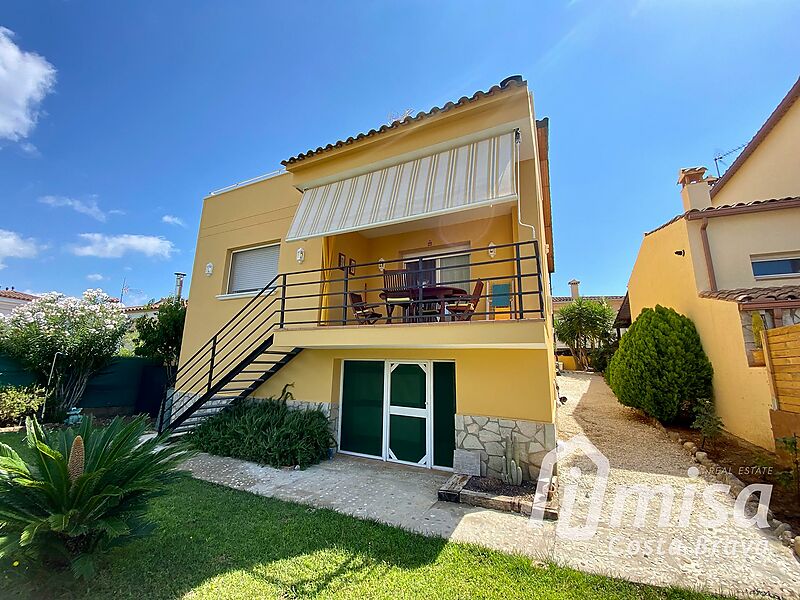 Encantadora casa unifamiliar perfecta per viure tot l'any a urb. Mas Barceló de Calonge