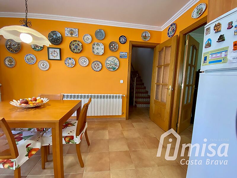 Charming Single-Family Home Perfect for Year-Round Living in Mas Barceló Estate 5 Minutes from the Centre