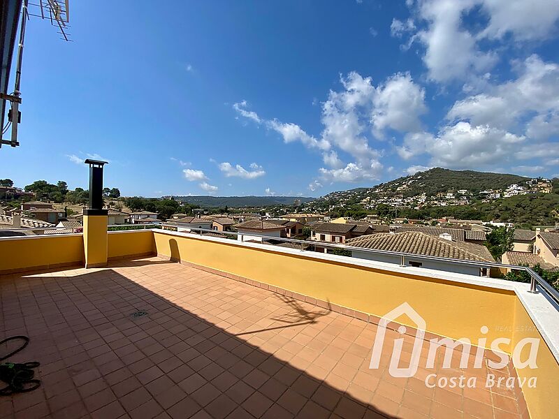 Charming Single-Family Home Perfect for Year-Round Living in Mas Barceló Estate 5 Minutes from the Centre