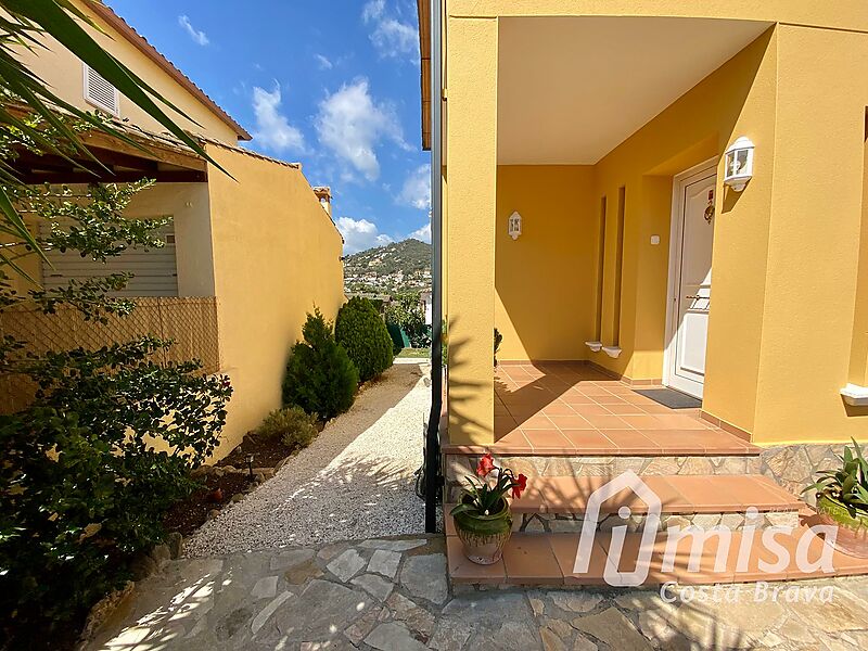 Charming Single-Family Home Perfect for Year-Round Living in Mas Barceló Estate 5 Minutes from the Centre