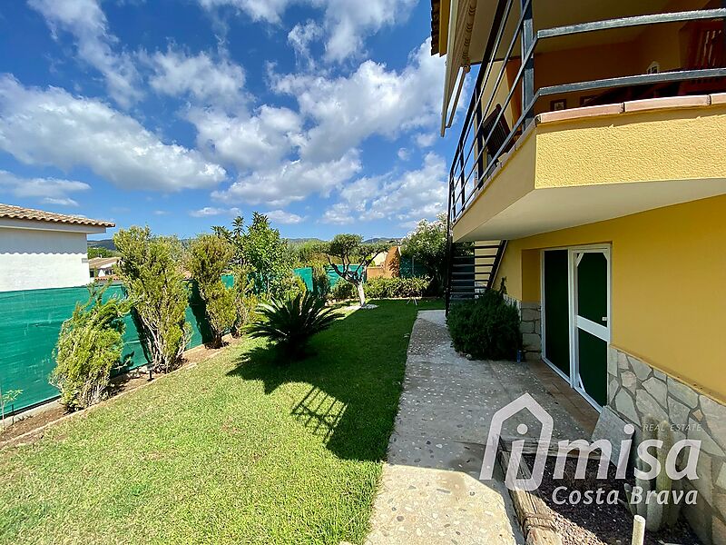 Charming Single-Family Home Perfect for Year-Round Living in Mas Barceló Estate 5 Minutes from the Centre