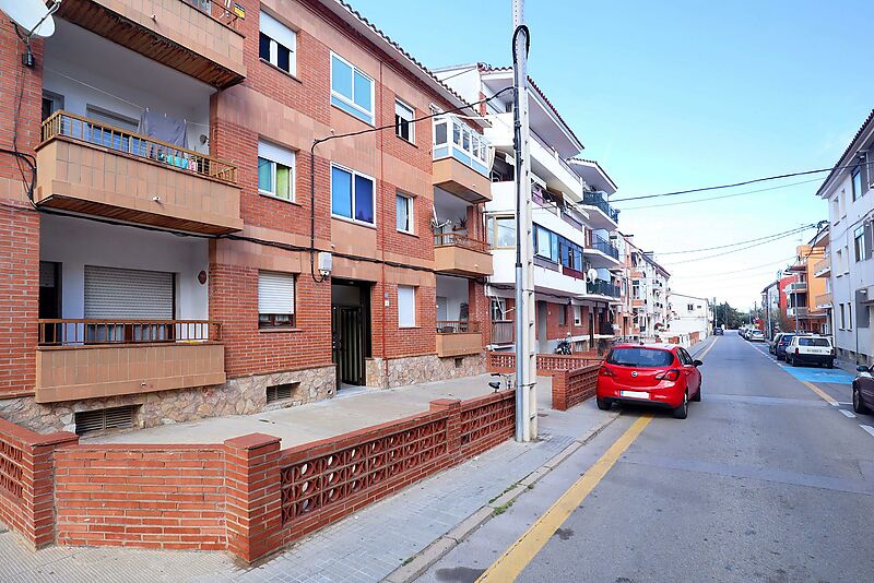 Cercana a Sant Antoni de Calonge y sus playas.