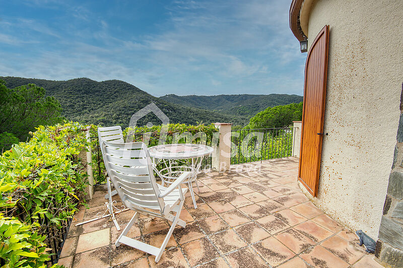 Sonniges Haus mit Aussicht und viel Land