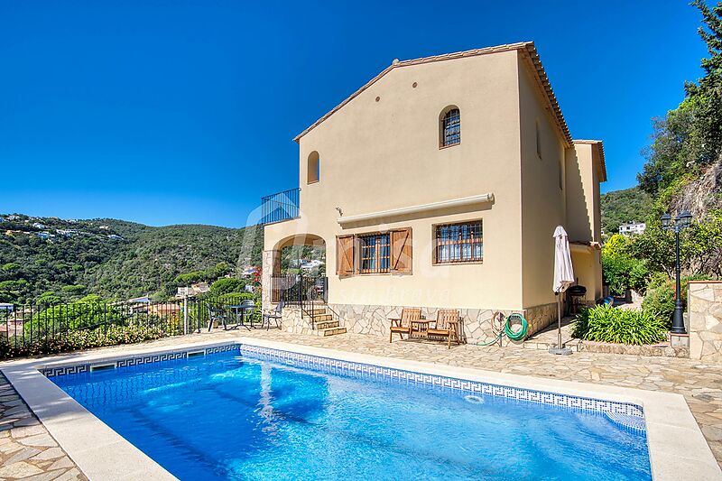 Casa mediterránea con vistas y piscina en Calonge