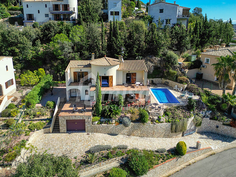 Casa mediterránea con vistas y piscina en Calonge