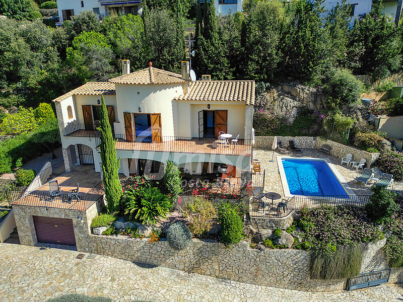 Els teus somnis fets realitat: casa mediterrània amb vistes i piscina a Calonge