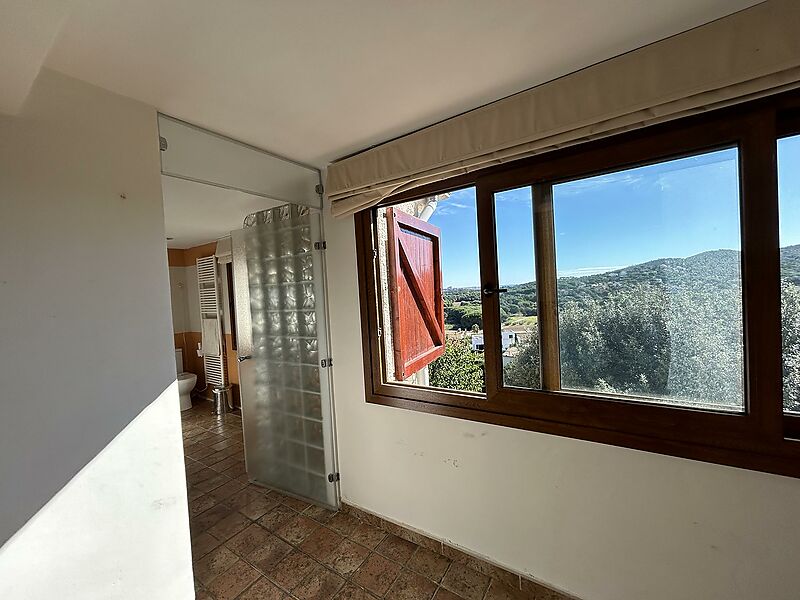 Casa torre de 3 plantas con gran piscina 6x12m