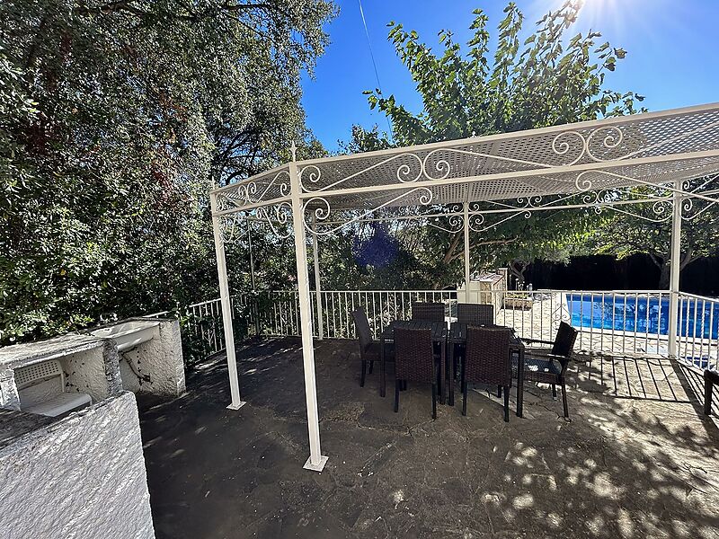Casa torre de 3 plantas con gran piscina 6x12m