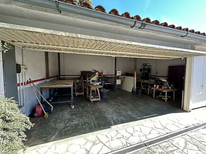 Casa torre de 3 plantas con gran piscina 6x12m