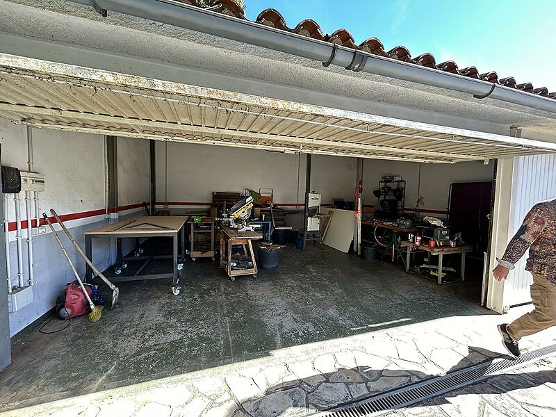 Casa torre de 3 plantas con gran piscina 6x12m