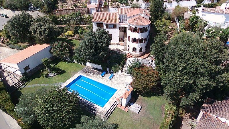 3-story tower house with large 6x12m pool