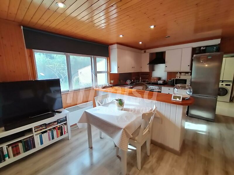 Finca de 18,500 m2 amb tres cases independents, piscina i camp de futbol
