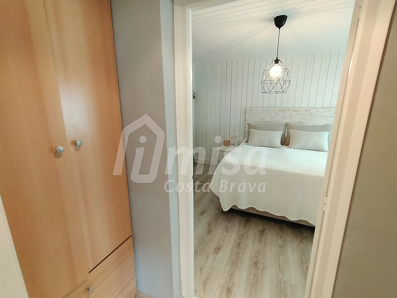 Finca de 18,500 m2 amb tres cases independents, piscina i camp de futbol