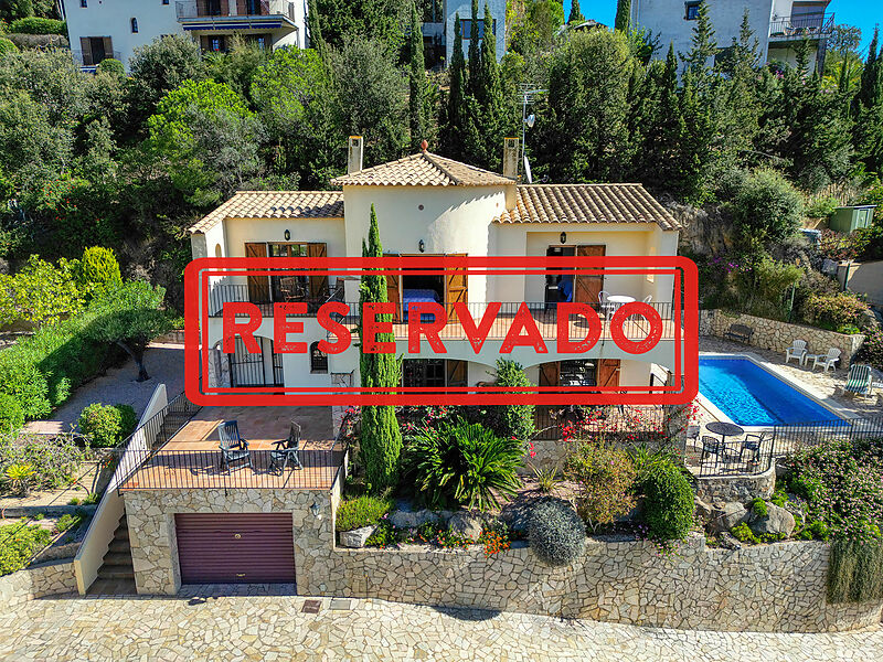 Els teus somnis fets realitat: casa mediterrània amb vistes i piscina a Calonge