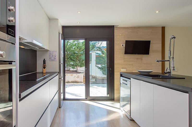 Modern villa for holiday rental Waterfall house, in the centre of the Costa Brava