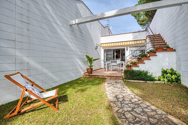 Casa con jardín en la céntrica urbanización Politur de Playa de Aro