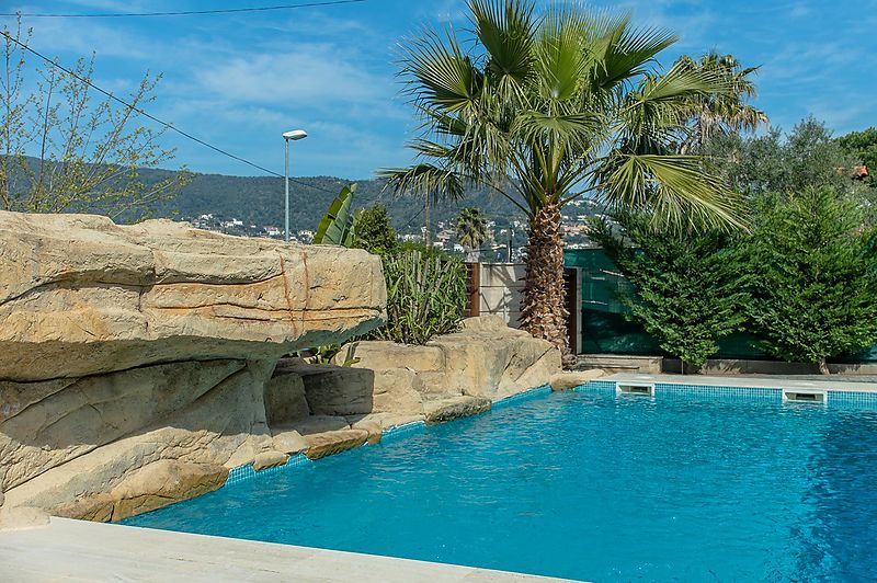 Moderne Villa zur Ferienvermietung Wasserfallhaus, im Zentrum der Costa Brava