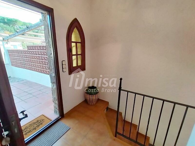 2 bedroom semi-detached house with garden and beautiful views