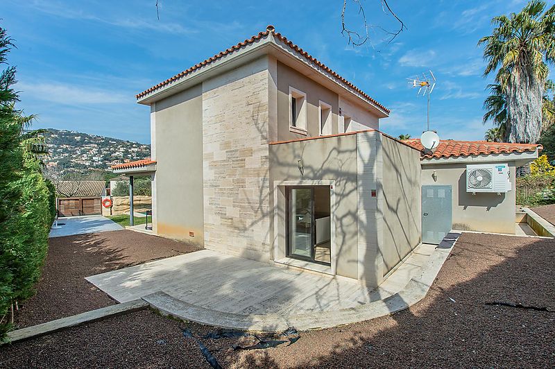 Villa moderne pour la location de vacances Maison de la cascade, dans le centre de la Costa Brava