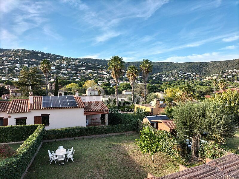 Doppelhaushälfte mit 2 Schlafzimmern, Garten und schöner Aussicht