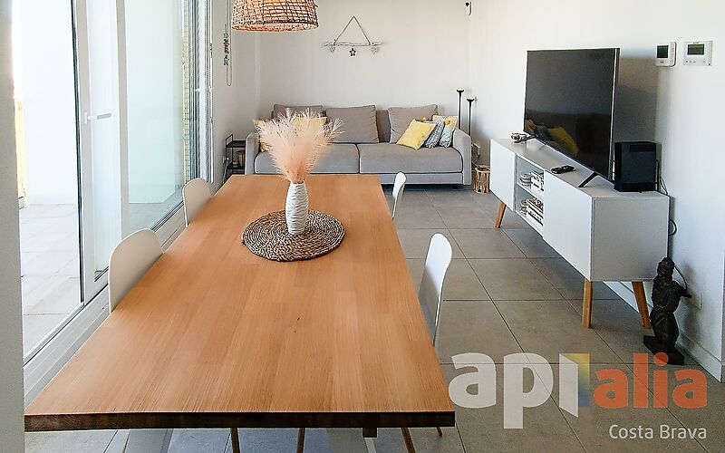 APARTAMENTO SEMI-NUEVO CON PISCINA COMUNITARIA